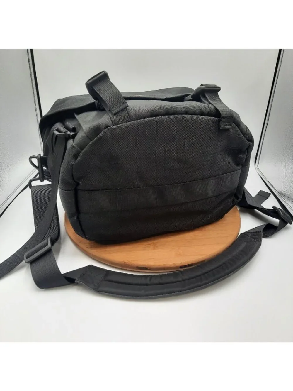 LowePro Steath Reporter 300 AW Camera Bag Black Shoulder Strap Carry Travel DSLR